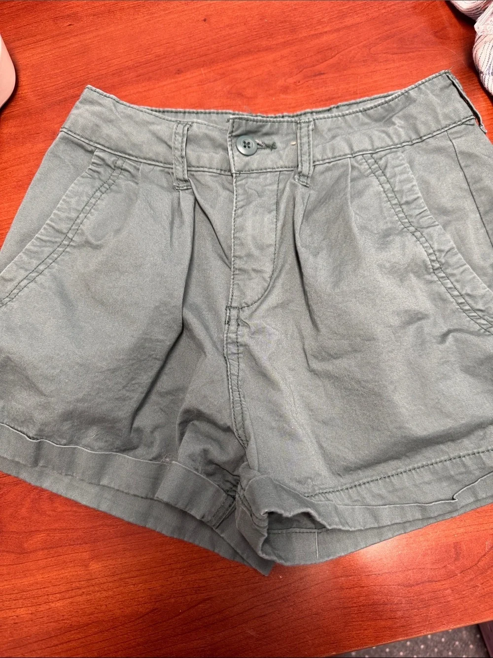 Arizona shorts size 7 // 060710